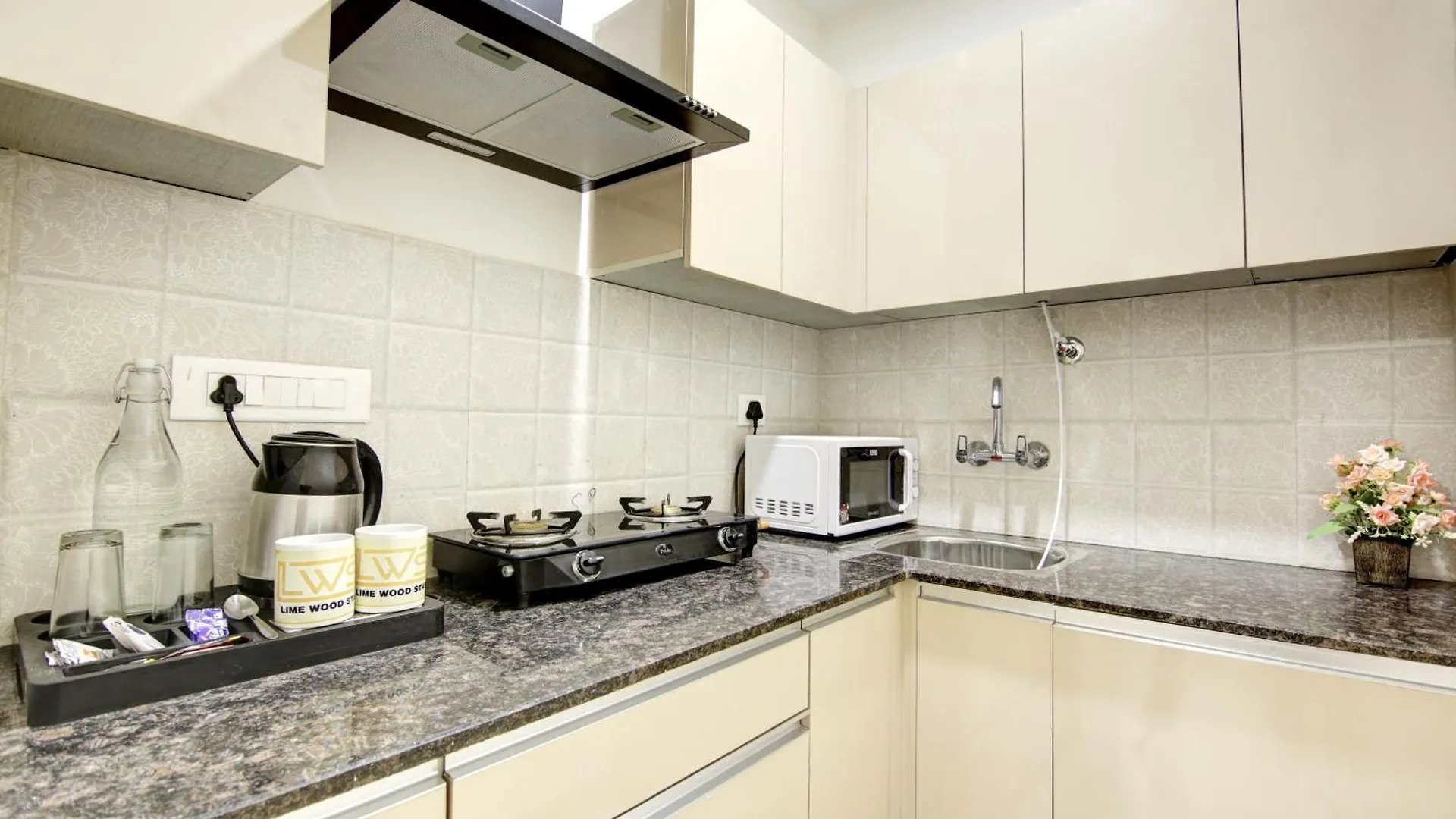 Limewood Stay 1Bhk Apartments Near Huda Metro And Fortis Hospital Gurgáon